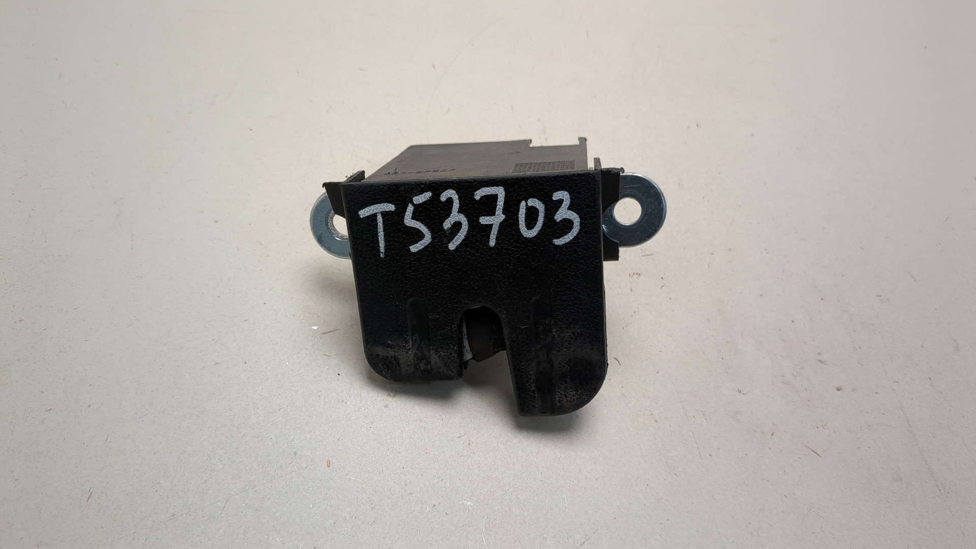 Замок багажника