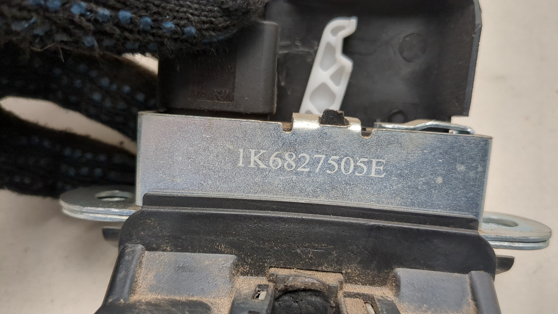 Замок багажника