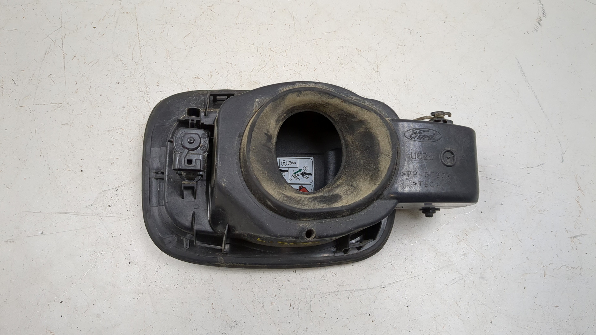 Лючок бензобака