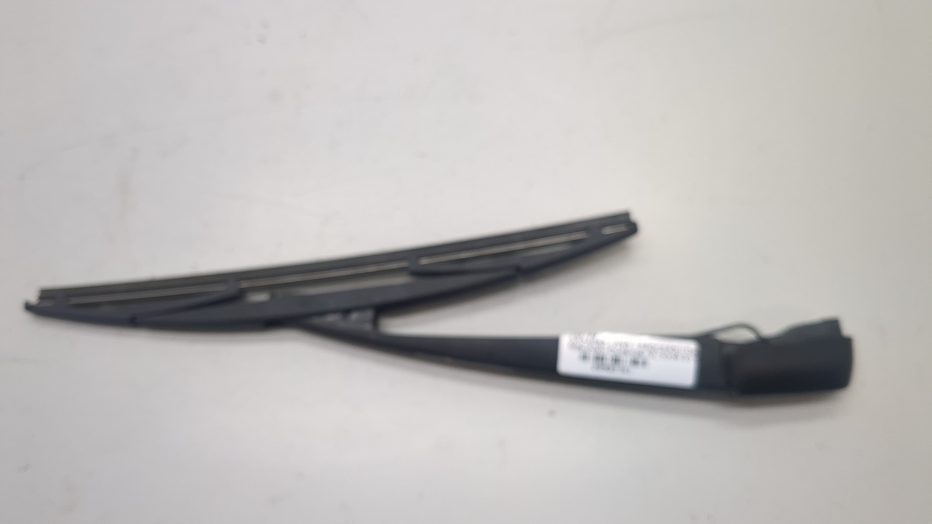 Поводок стеклоочистителя заднего