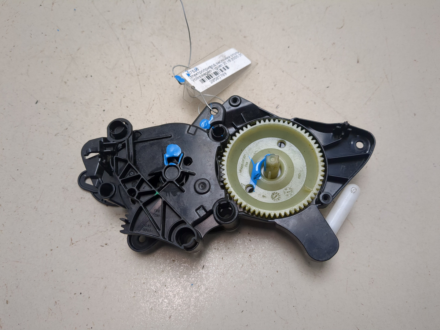 Моторчик заслонки печки