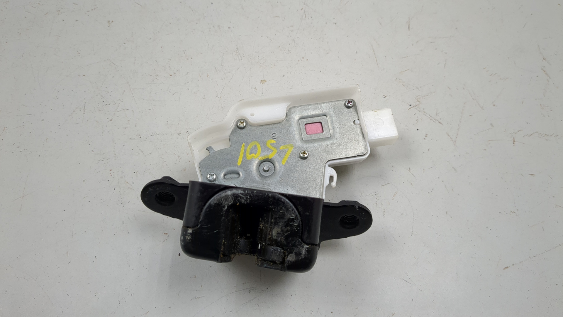 Замок багажника