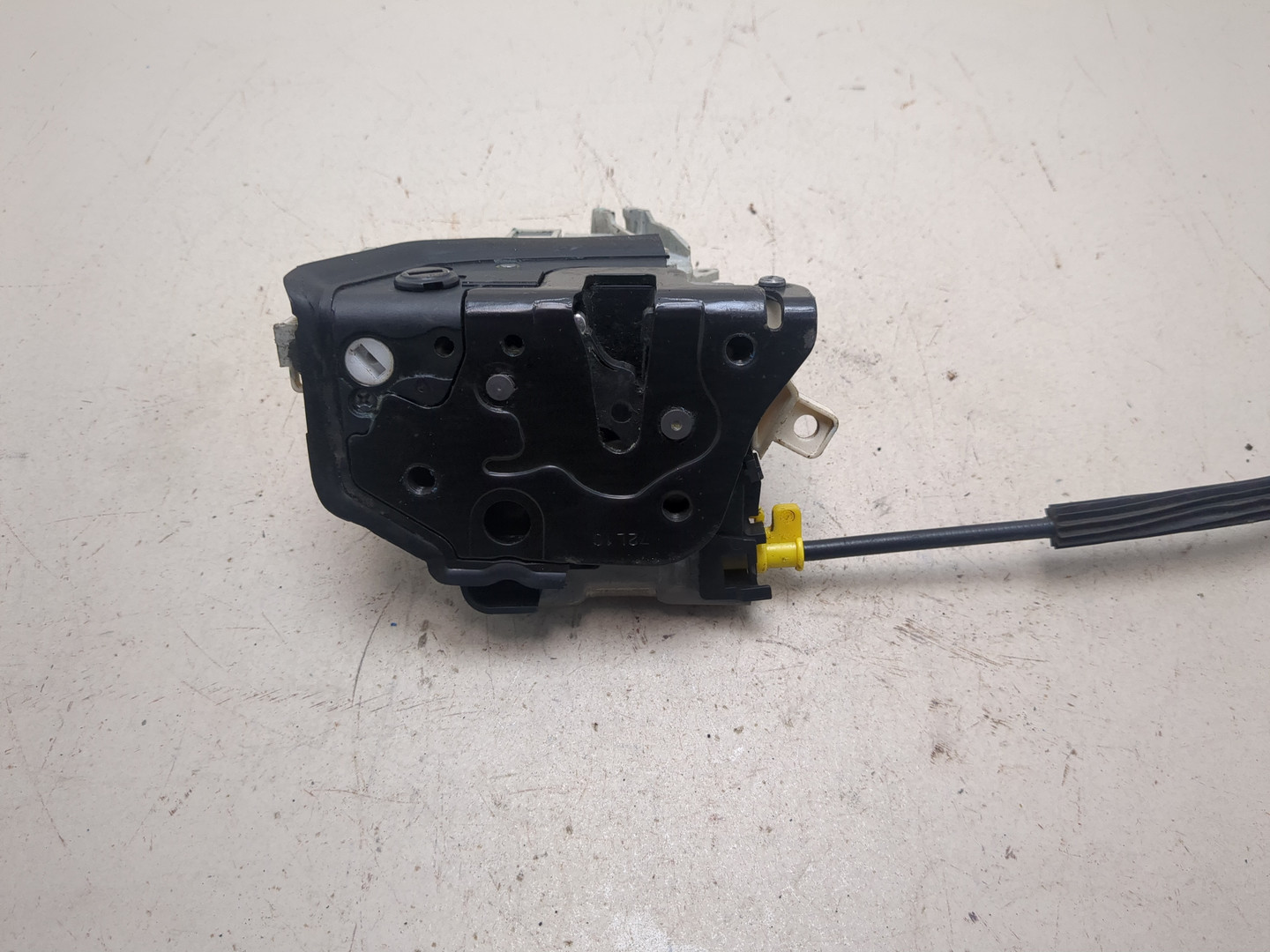 Замок двери задней левой