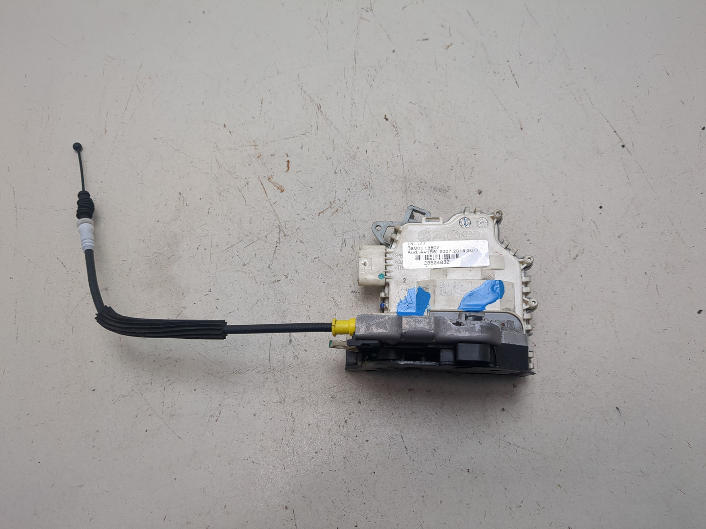 Замок двери задней левой