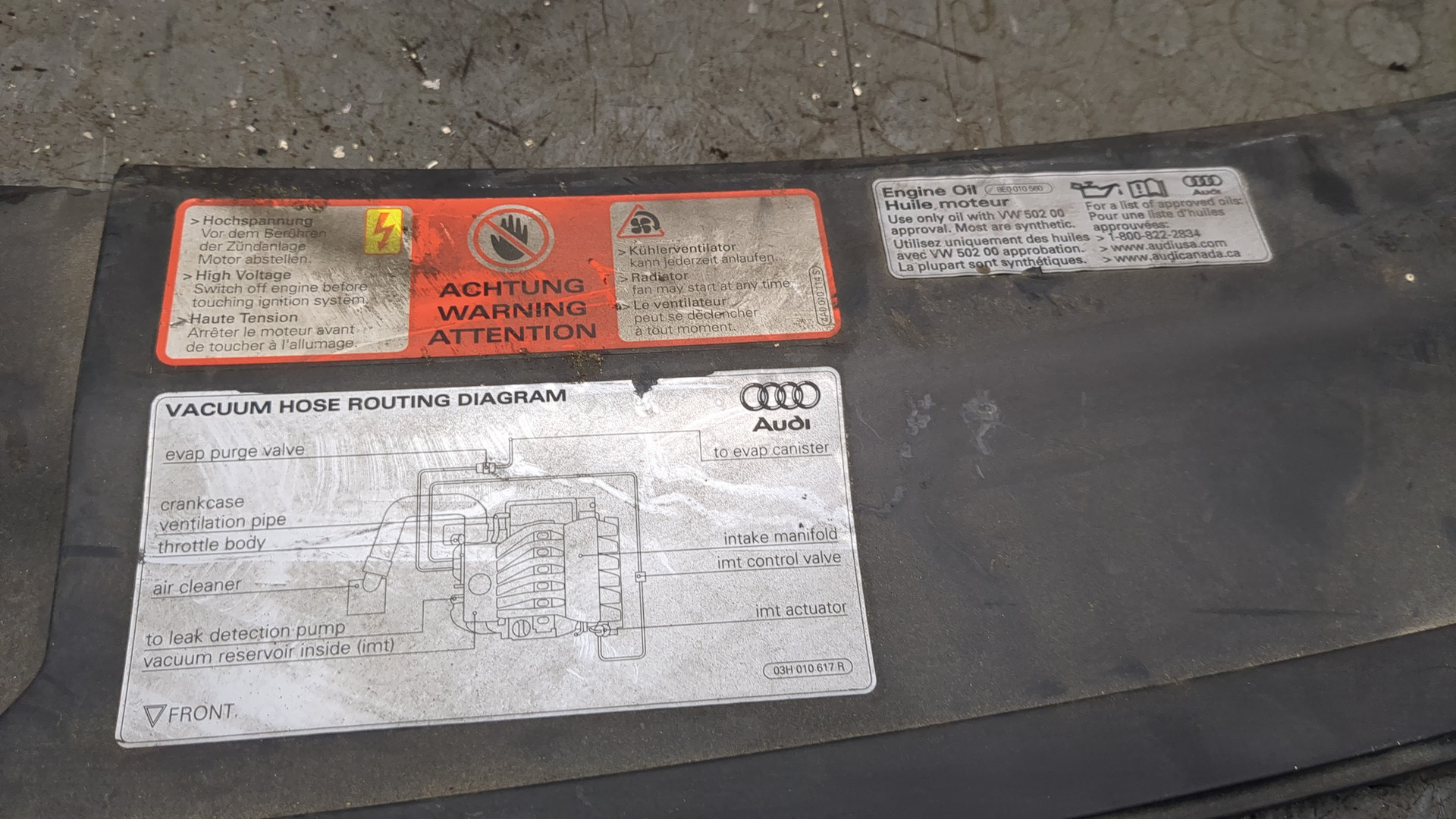 Кожух замка капота