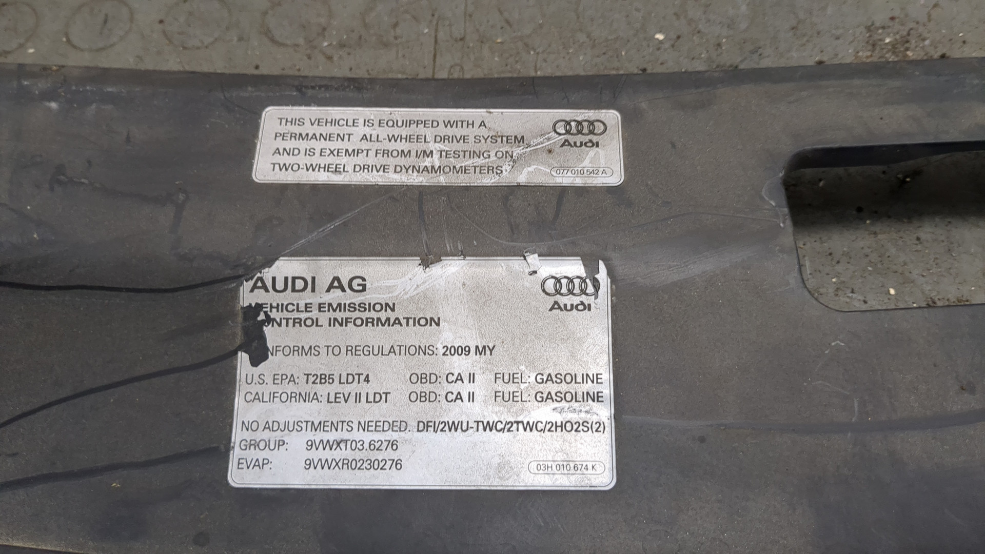 Кожух замка капота