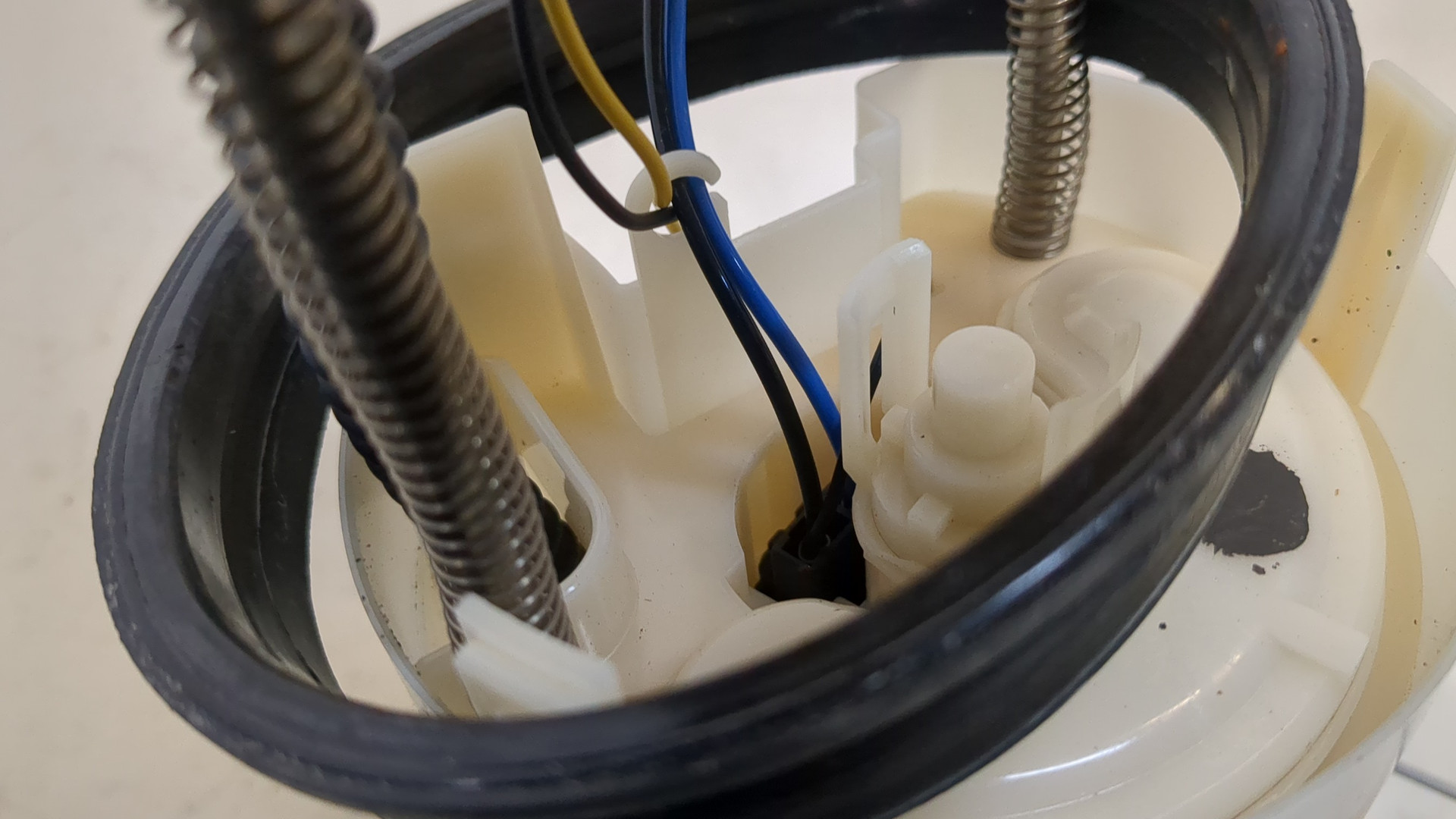 Насос топливный электрический