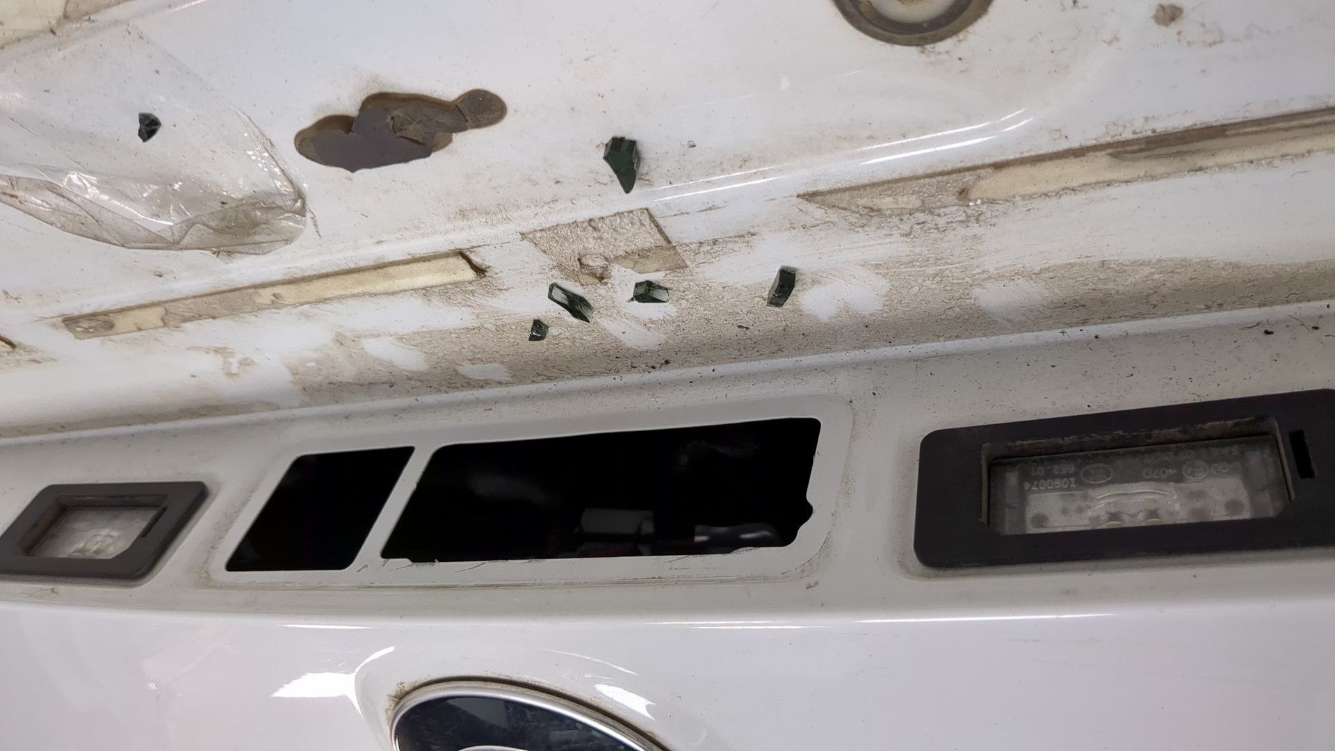 Дверь багажника