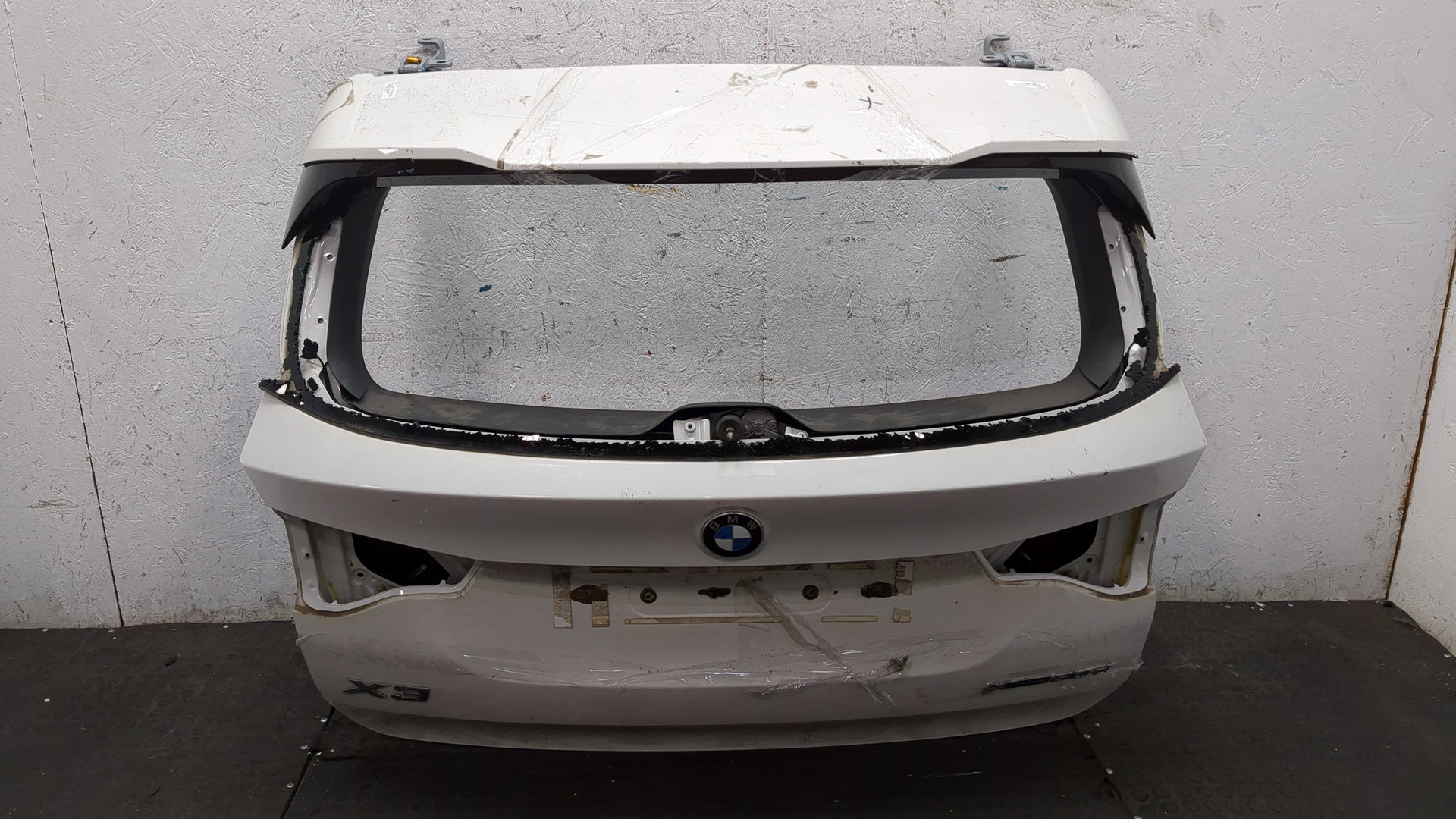 Дверь багажника