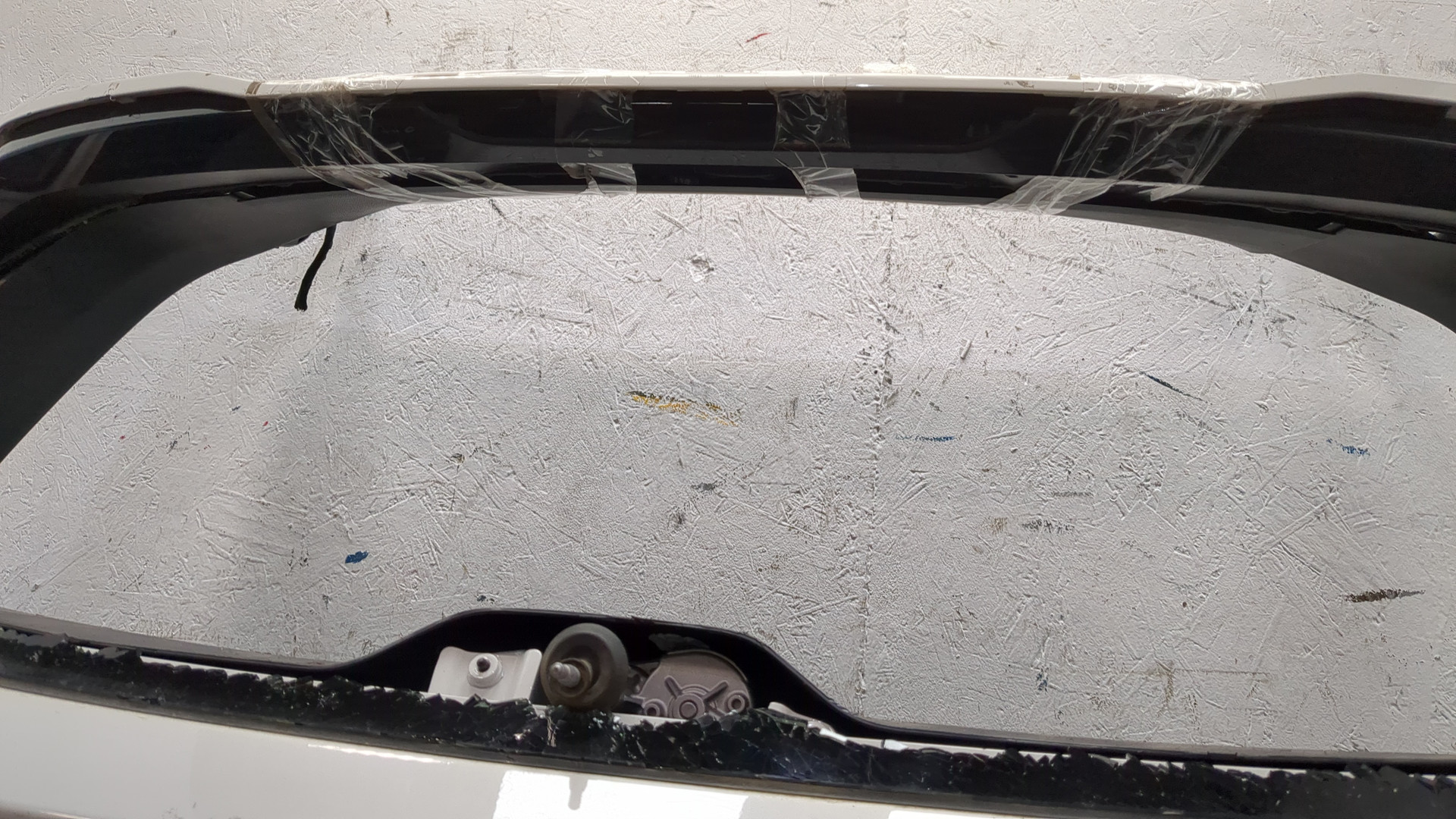 Дверь багажника