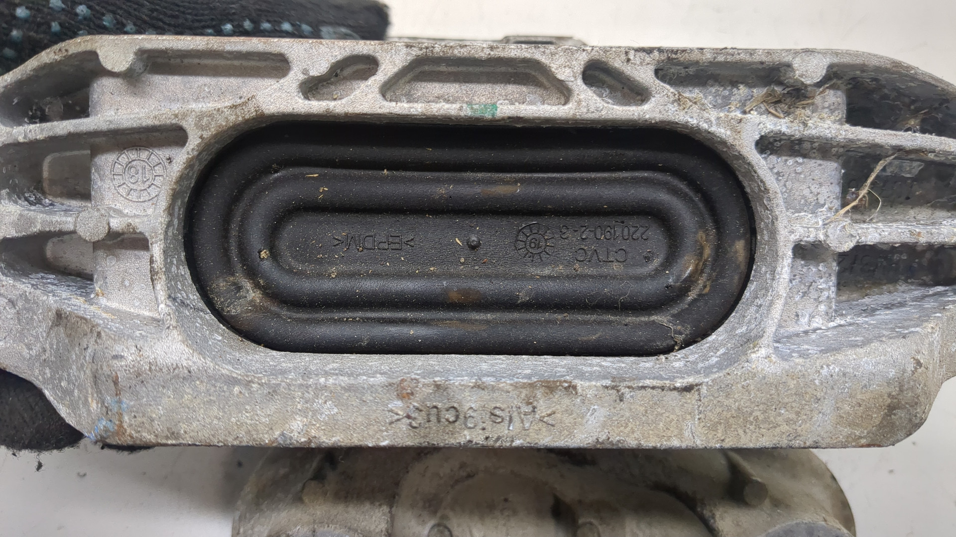 Опора двигателя