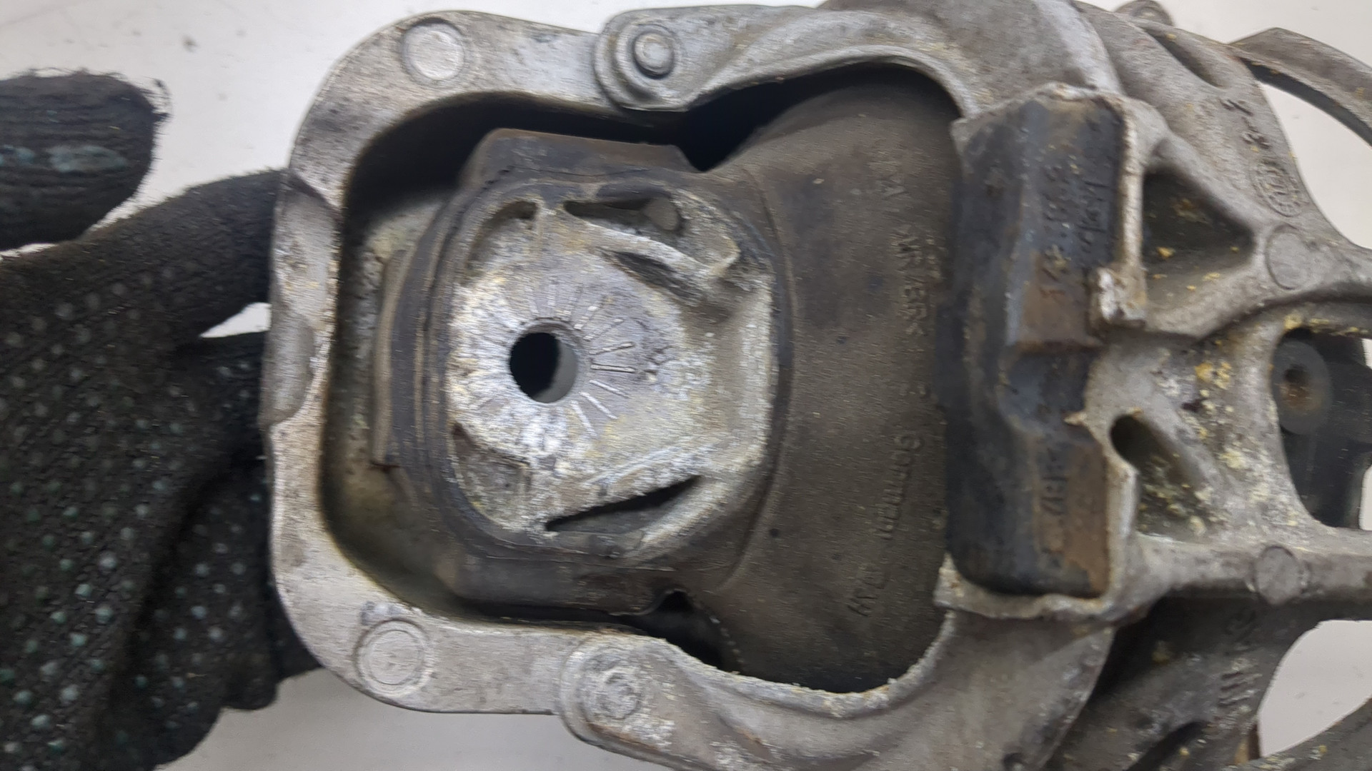 Опора двигателя