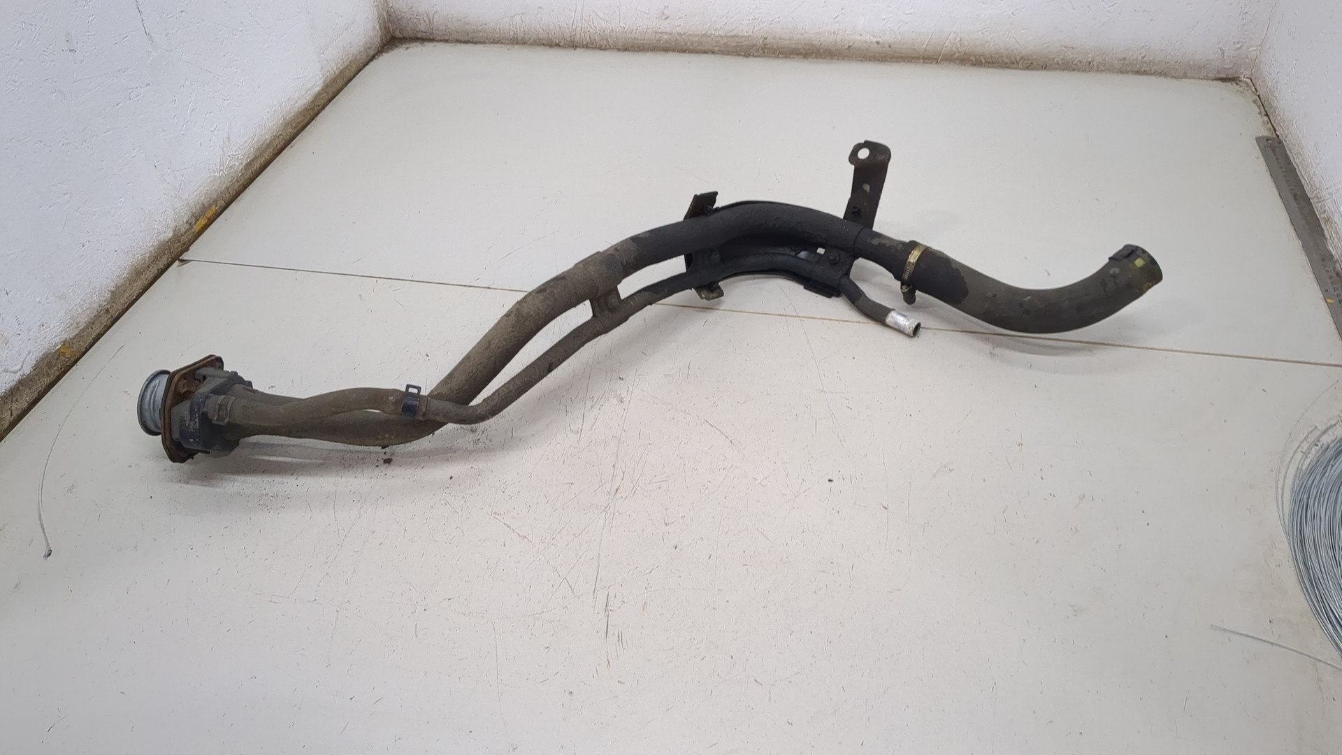 Горловина топливного бака