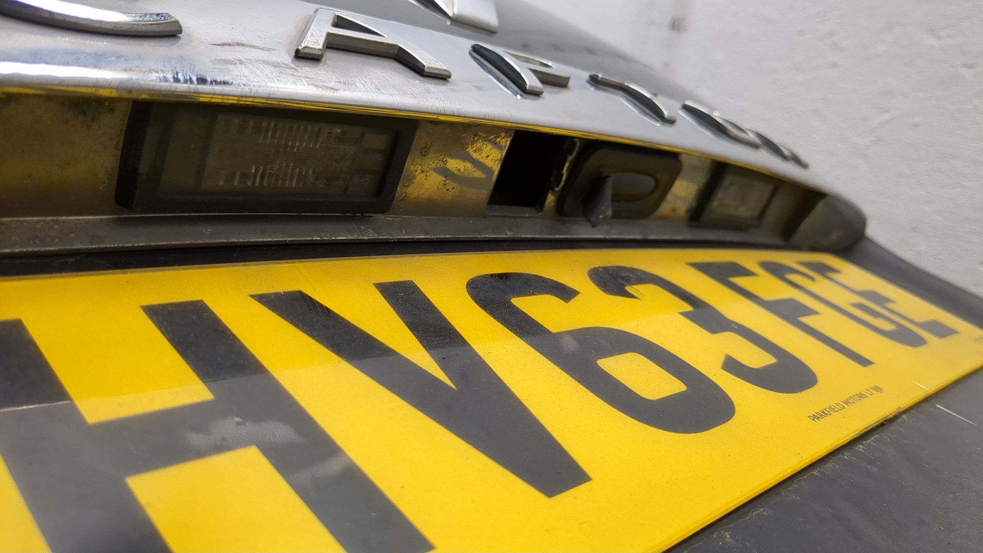 Дверь багажника