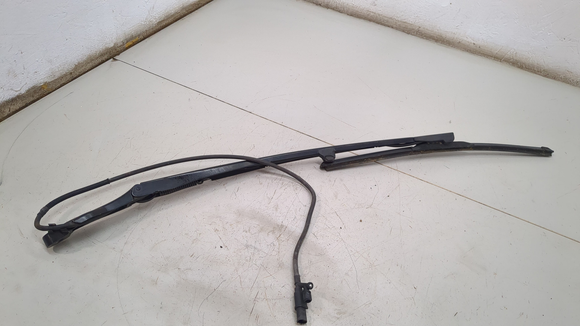 Поводок стеклоочистителя передний правый