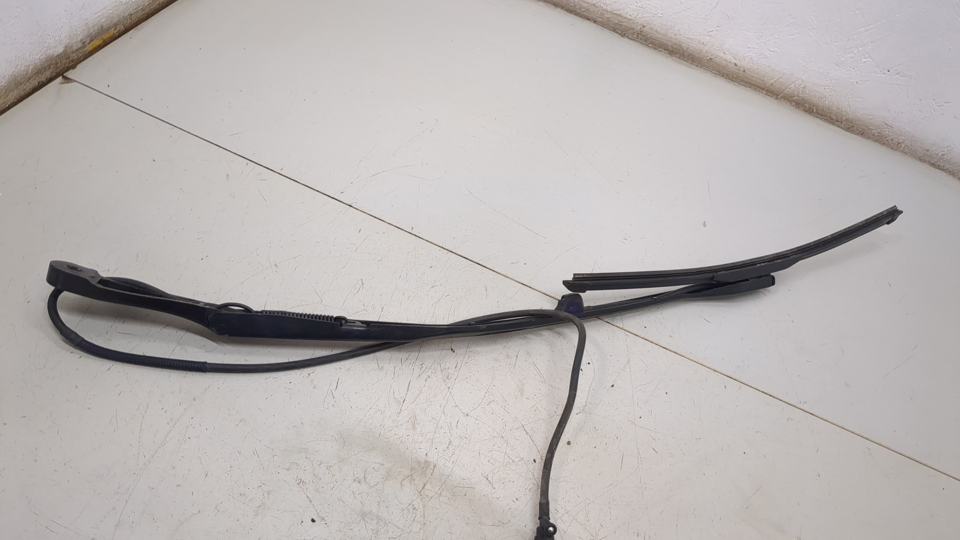 Поводок стеклоочистителя передний правый