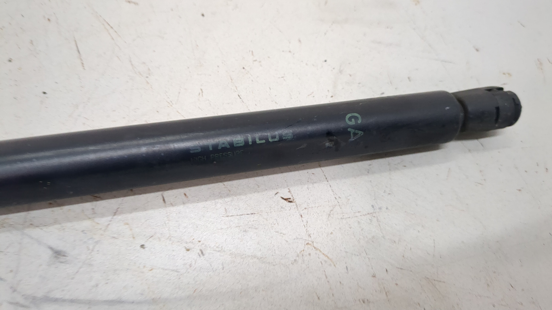 Амортизатор крышки багажника