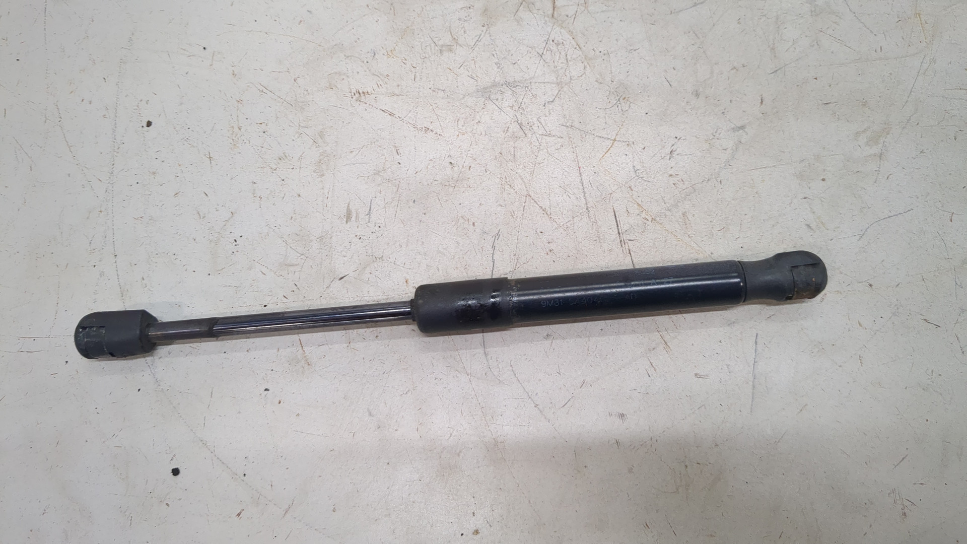 Амортизатор крышки багажника