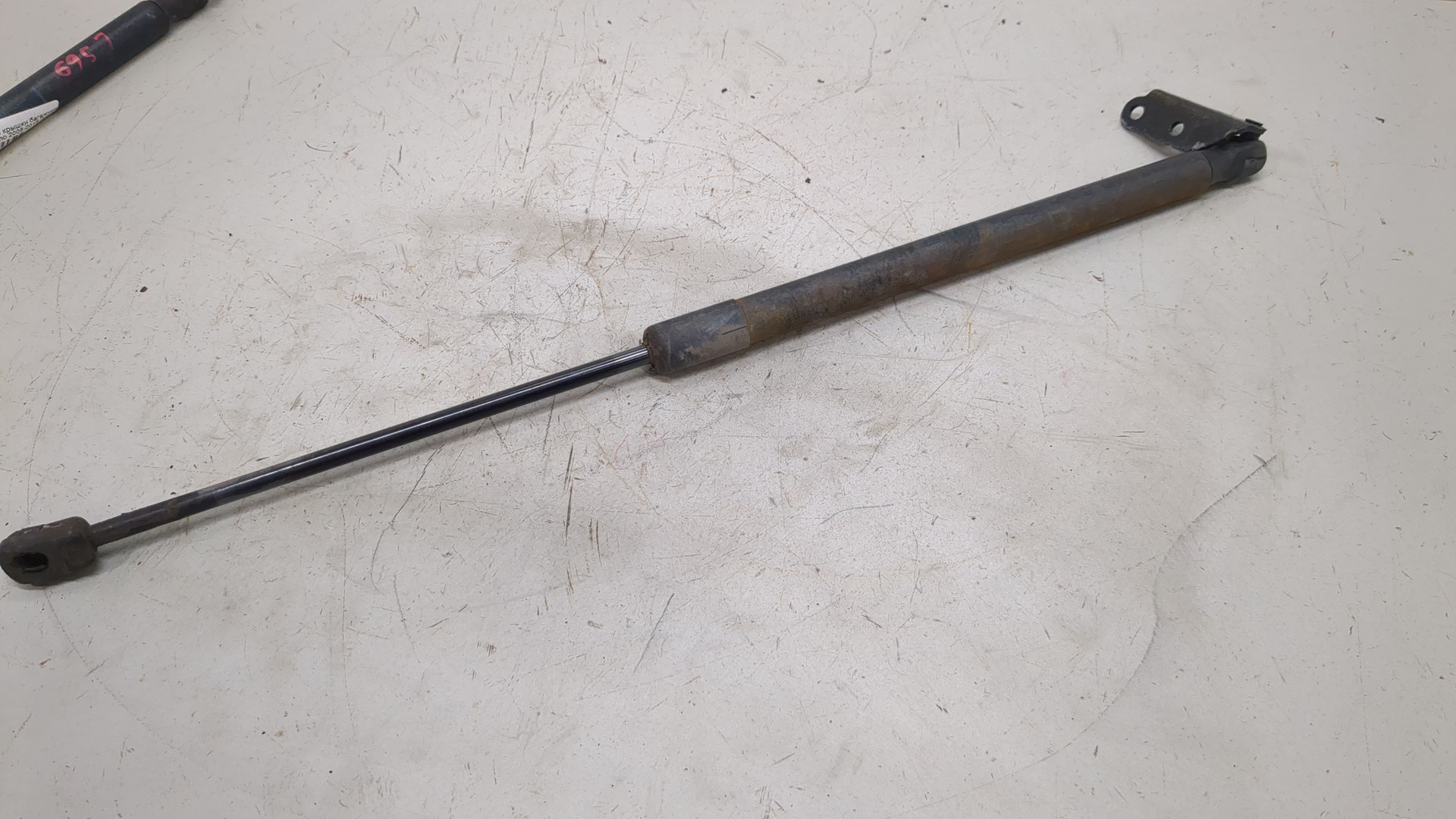 Амортизатор крышки багажника