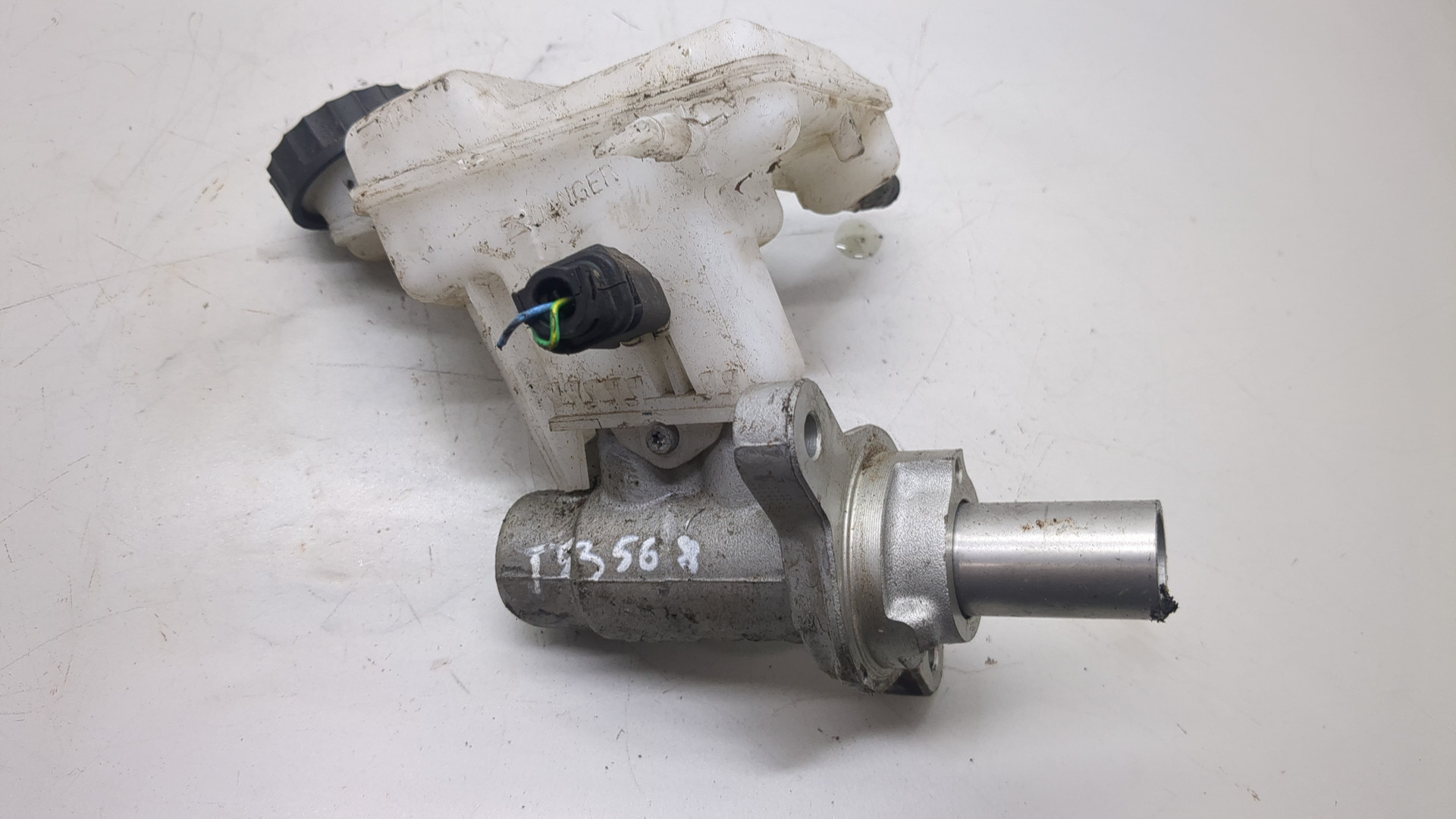 Цилиндр тормозной главный