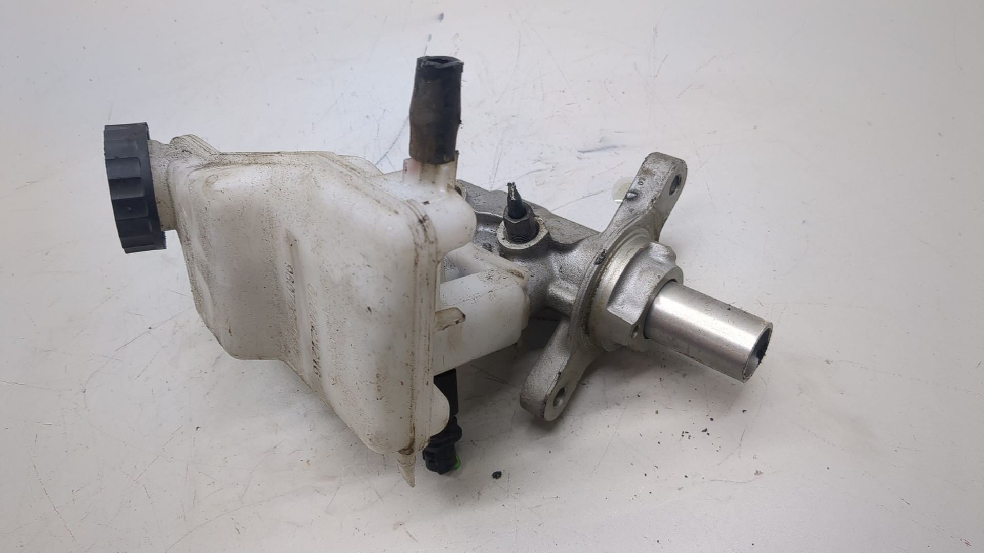 Цилиндр тормозной главный