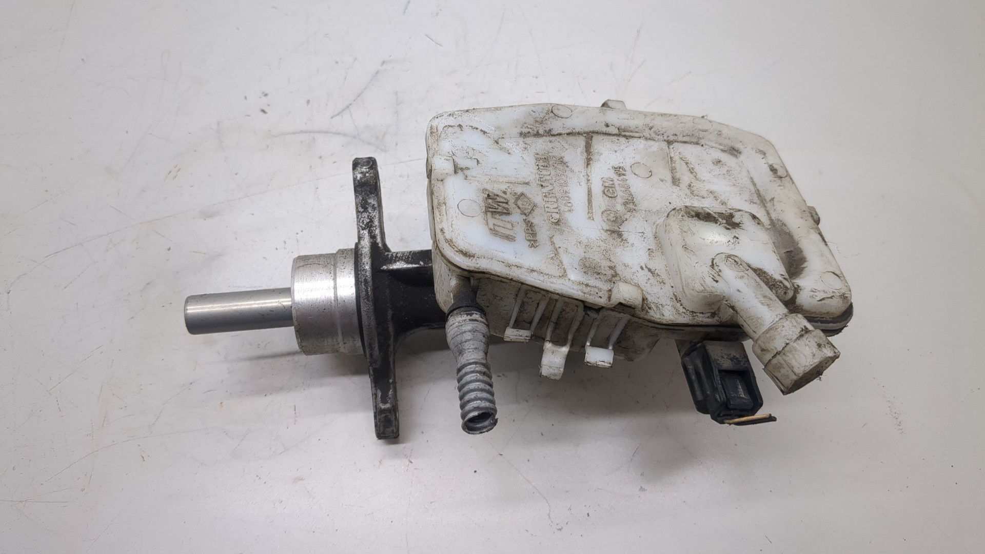 Цилиндр тормозной главный