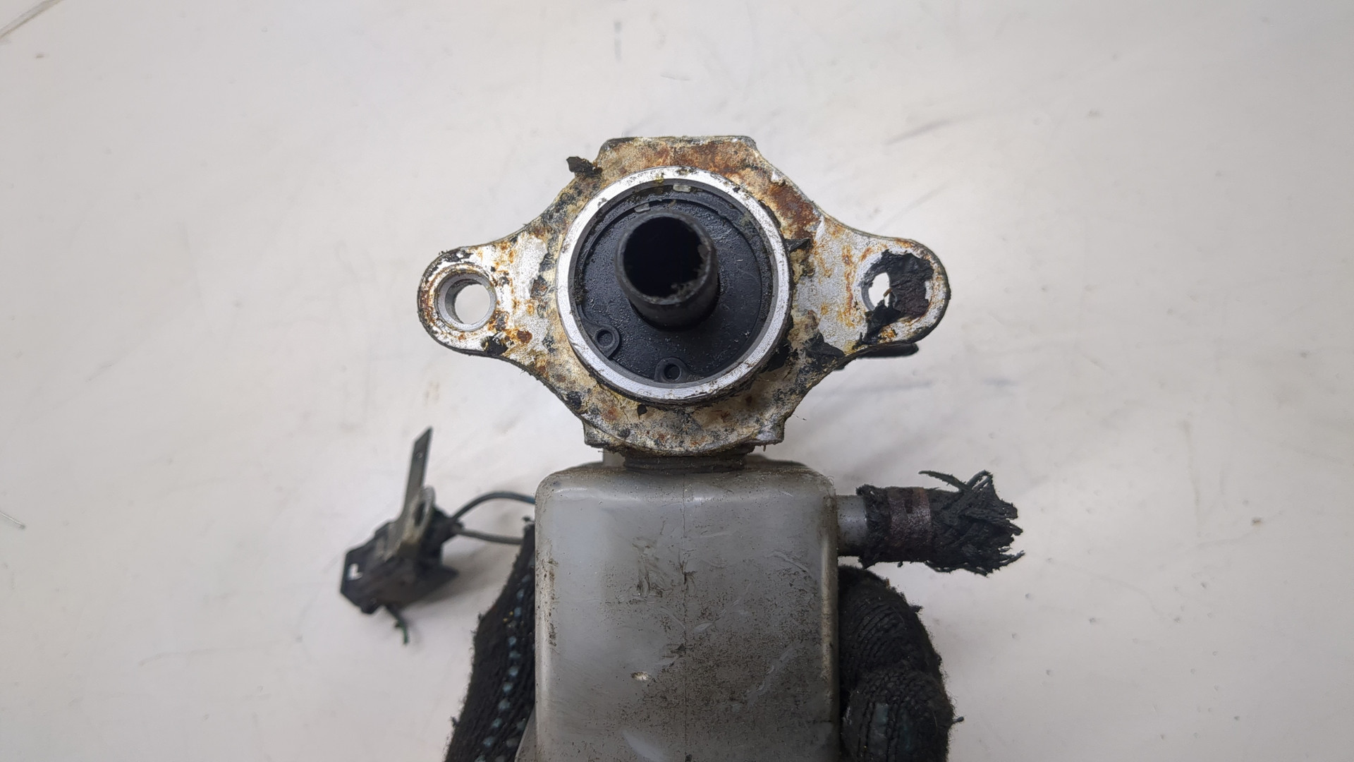 Цилиндр тормозной главный