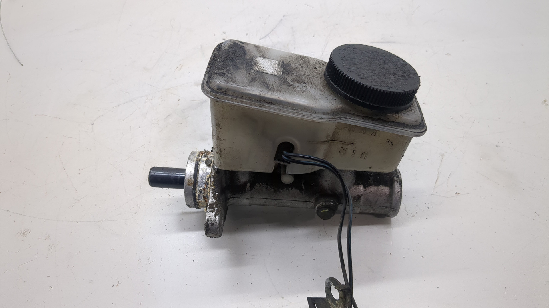 Цилиндр тормозной главный