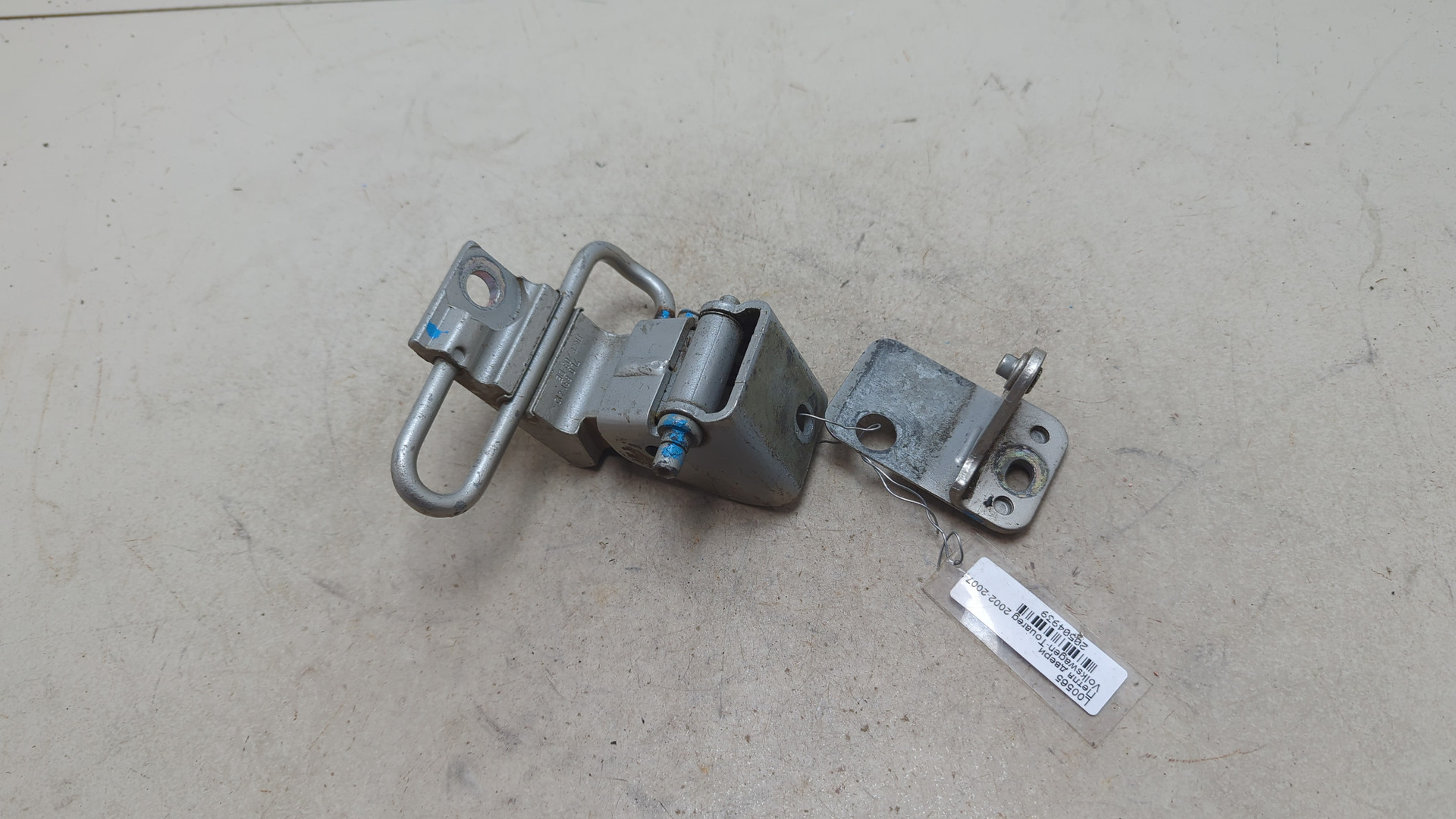 Петля двери