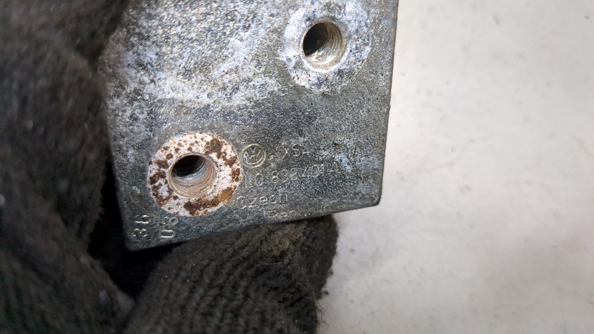 Петля двери