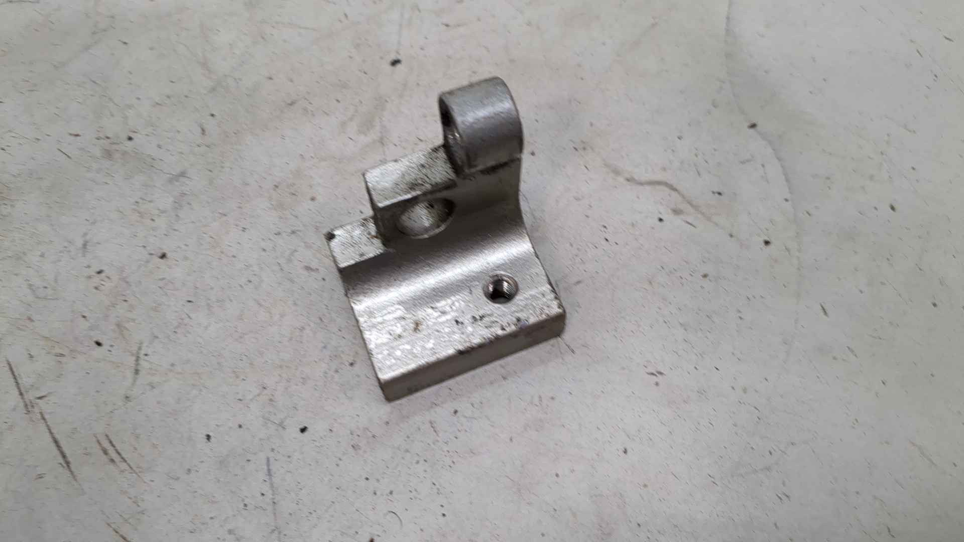 Петля двери