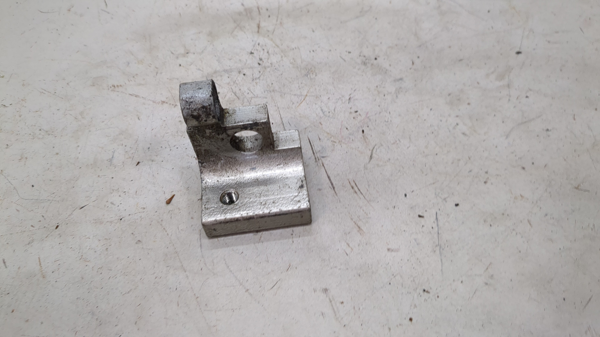 Петля двери