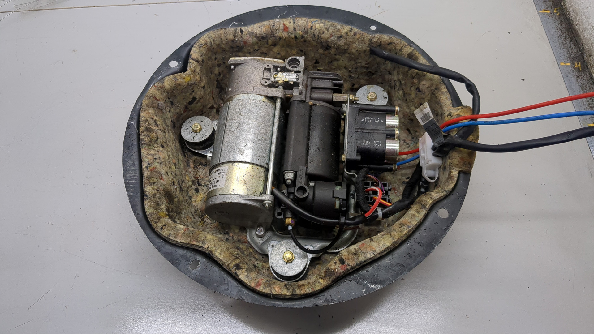 Насос регулировки подвески