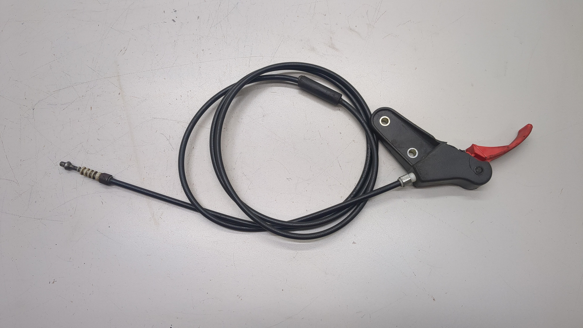 Трос открывания капота