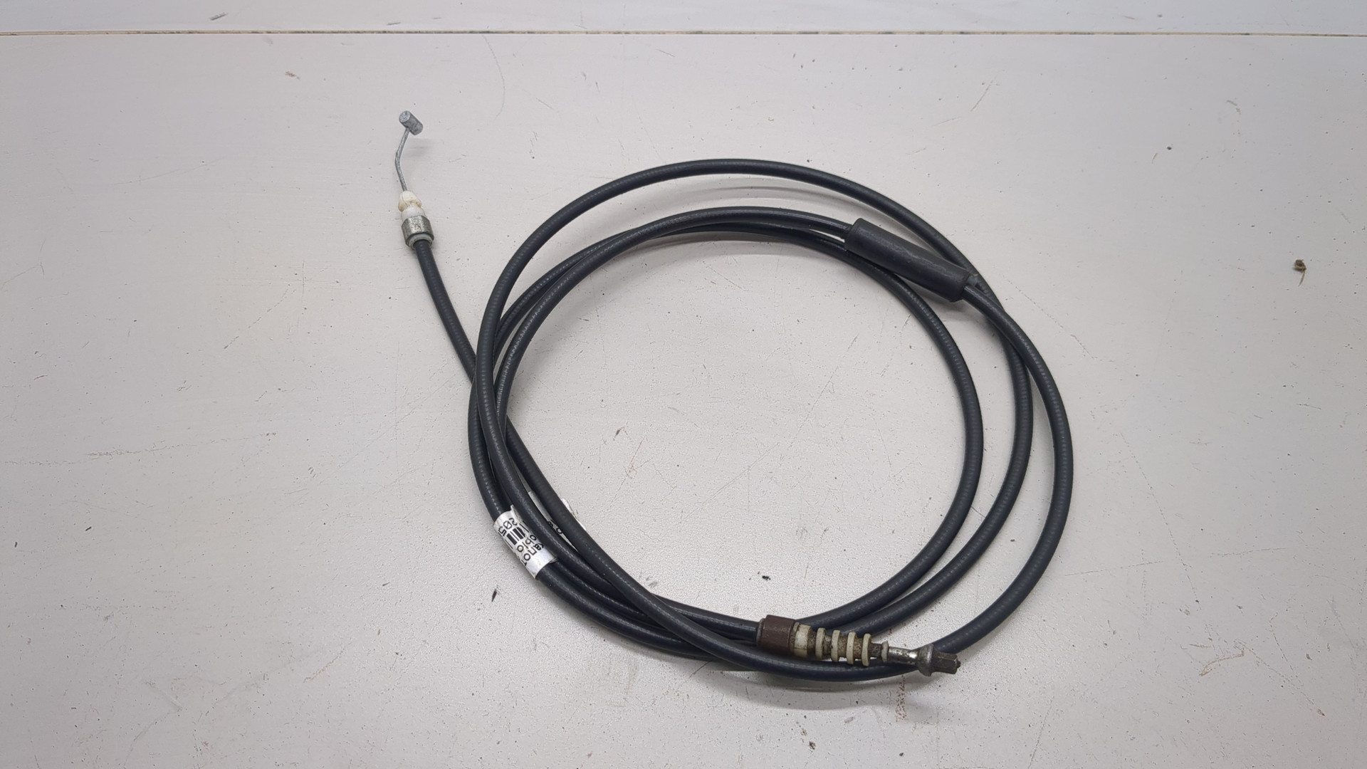 Трос открывания капота