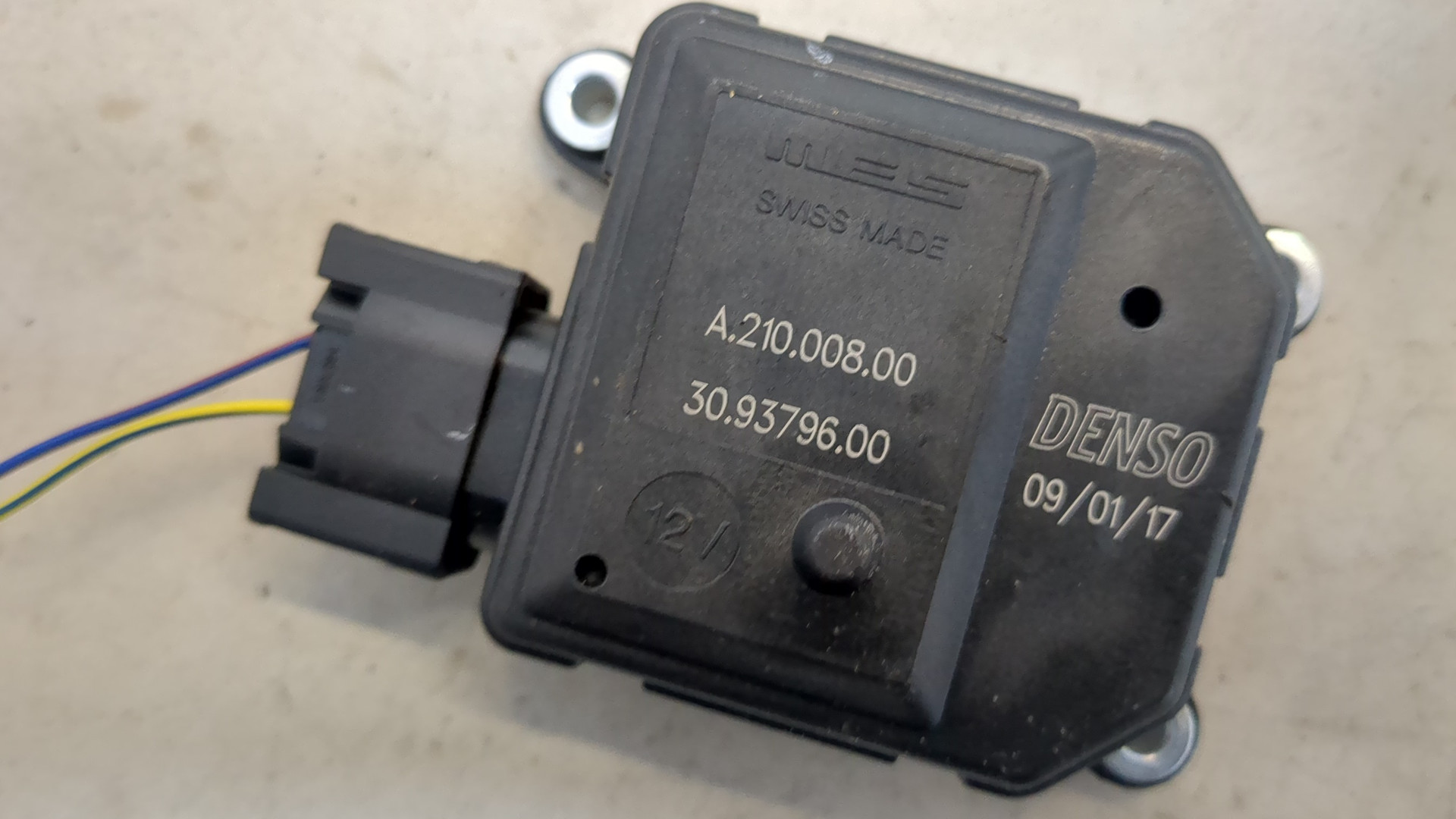 Моторчик заслонки печки