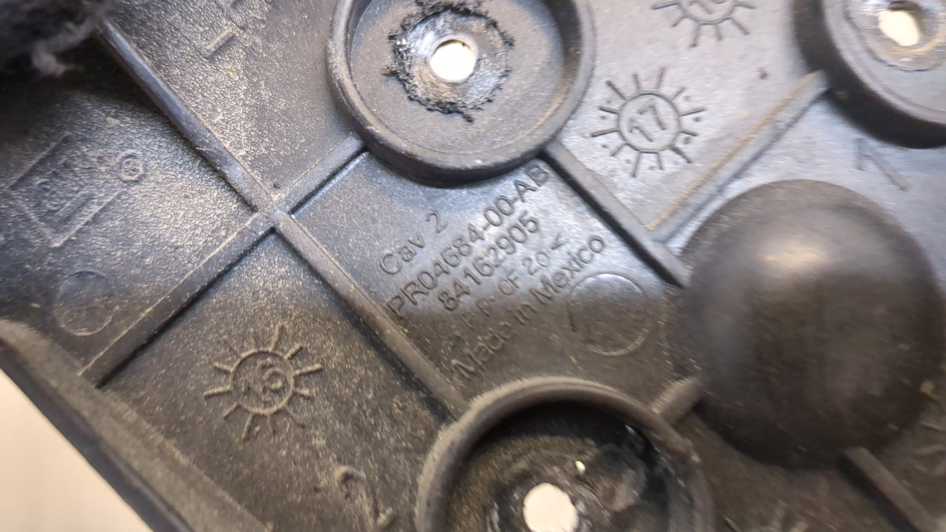 Кронштейн заднего бампера левый