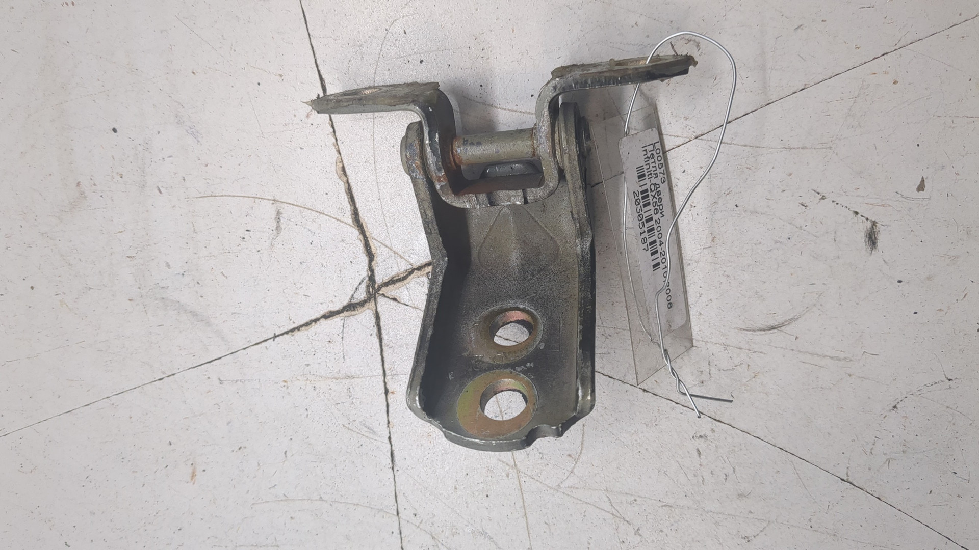 Петля двери