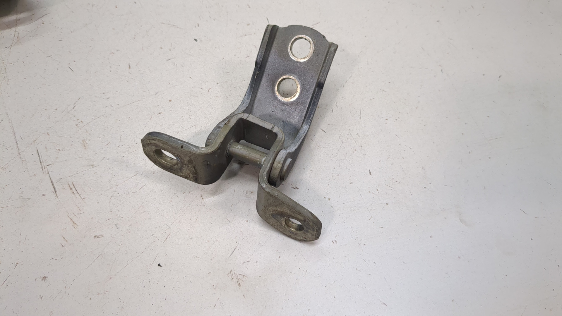 Петля двери