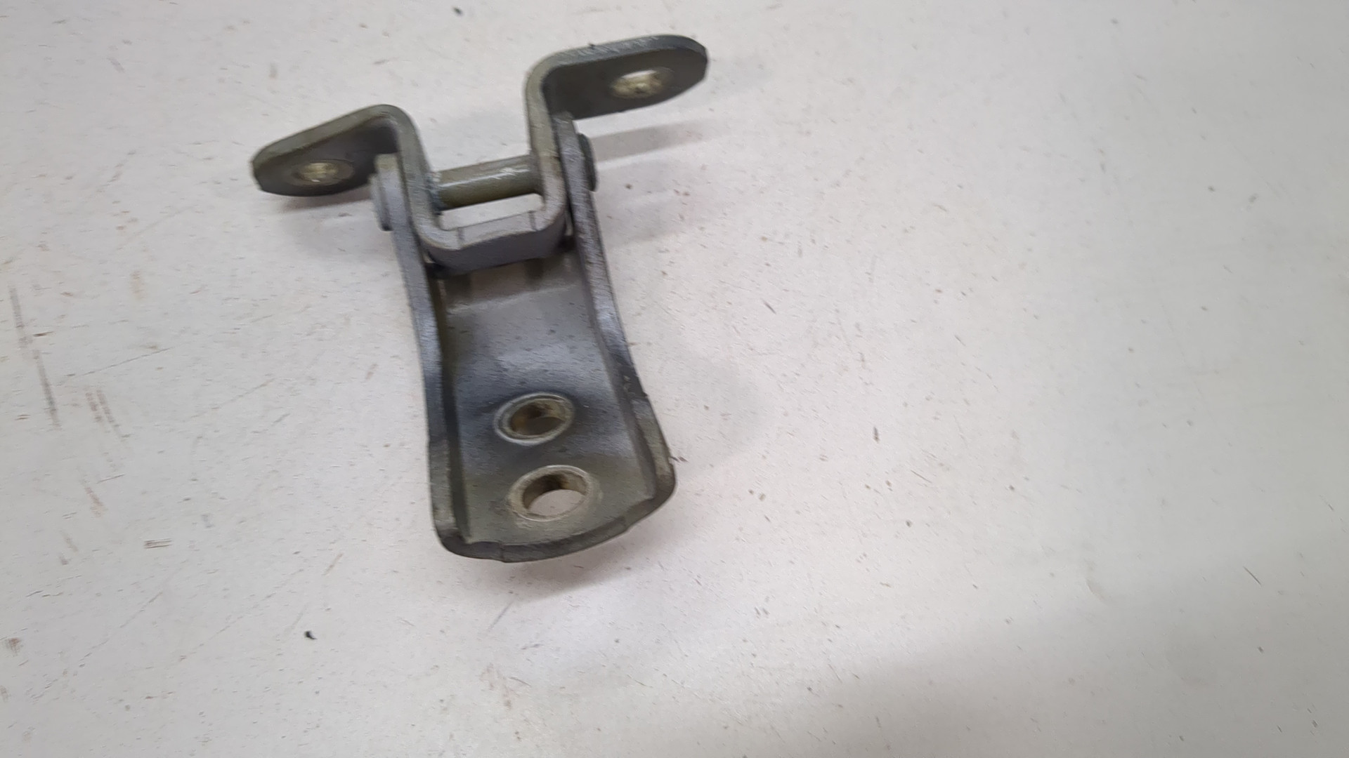 Петля двери