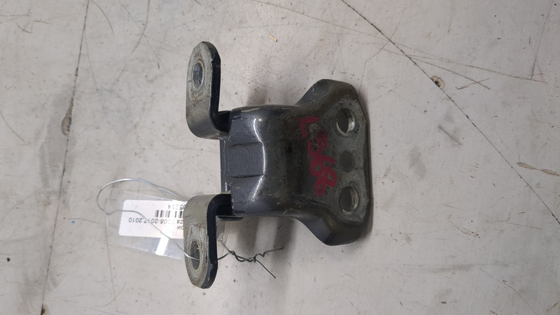 Петля двери