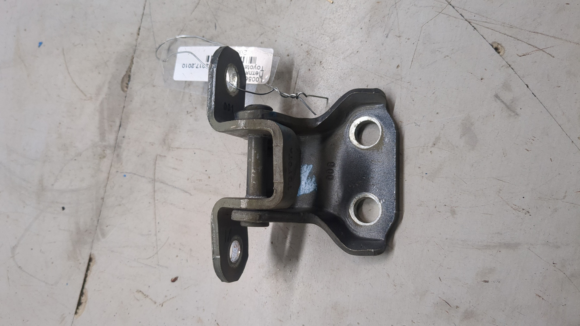 Петля двери