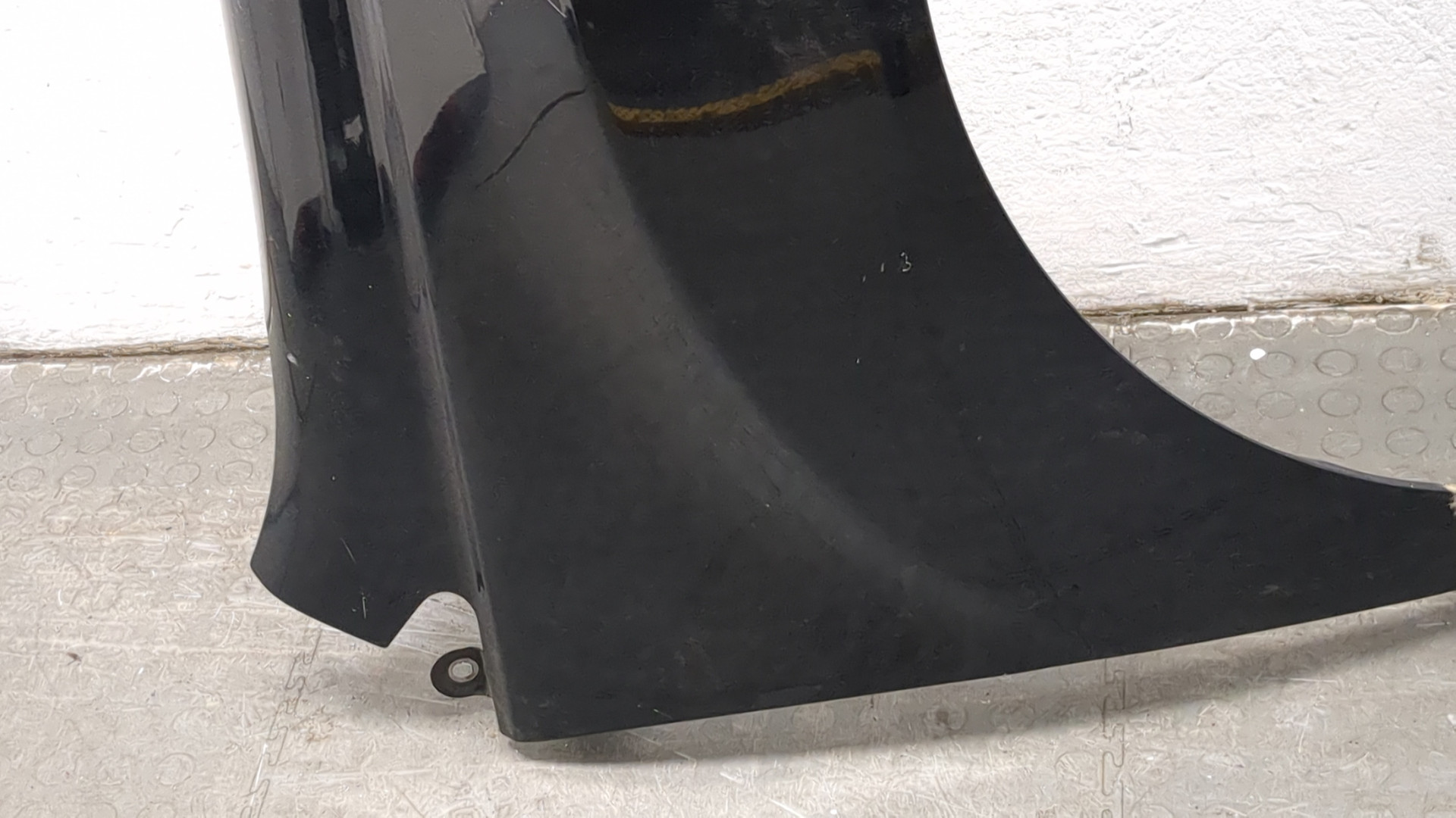 Крыло переднее правое