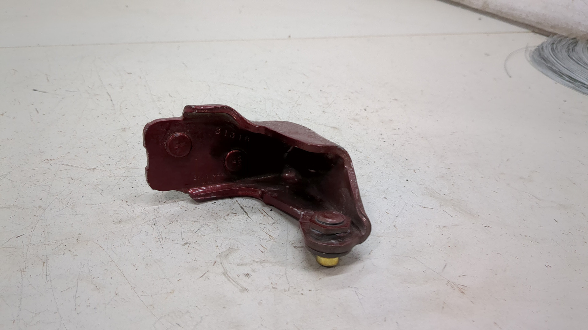 Петля двери