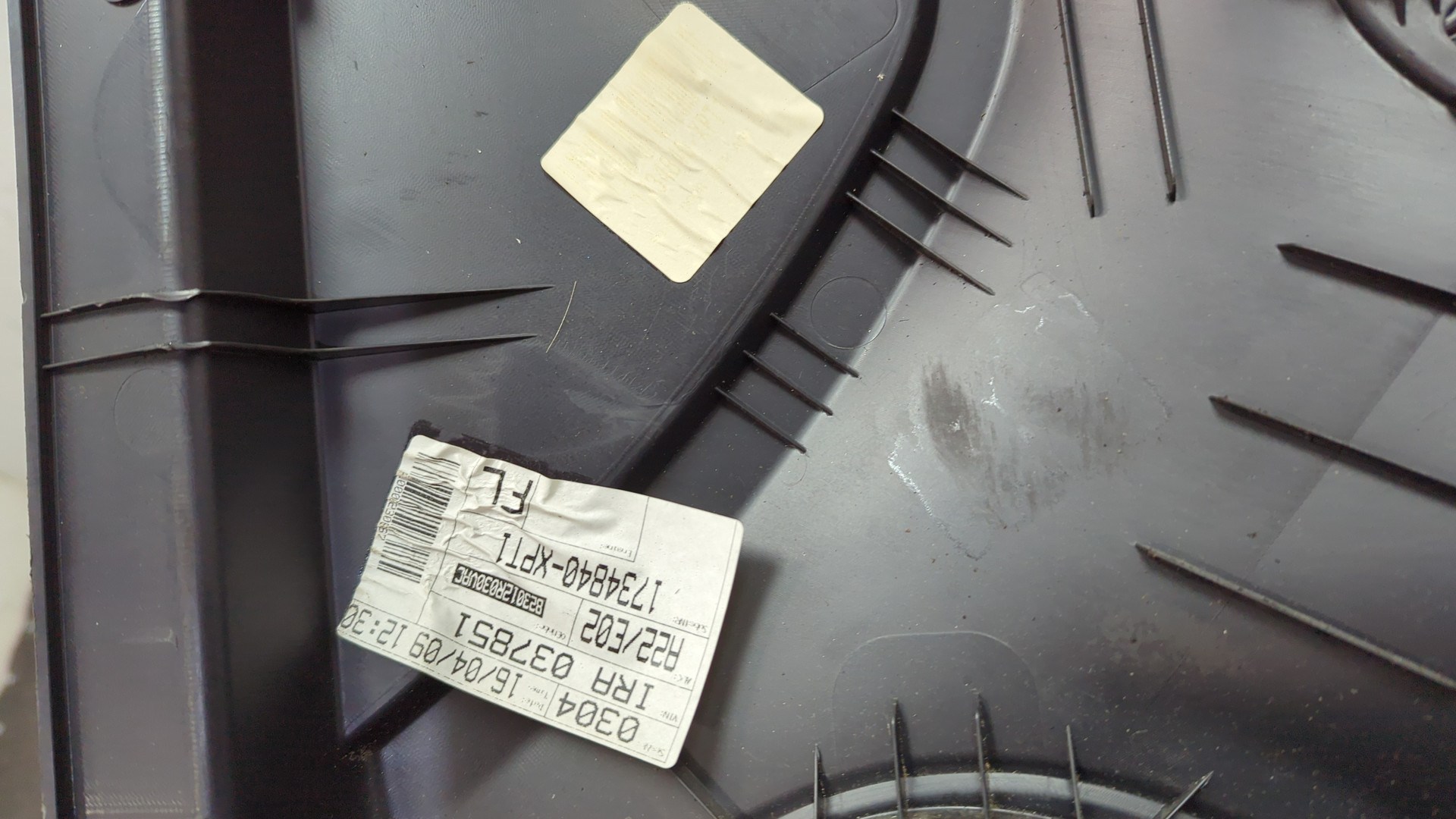 Обшивка двери передней левой