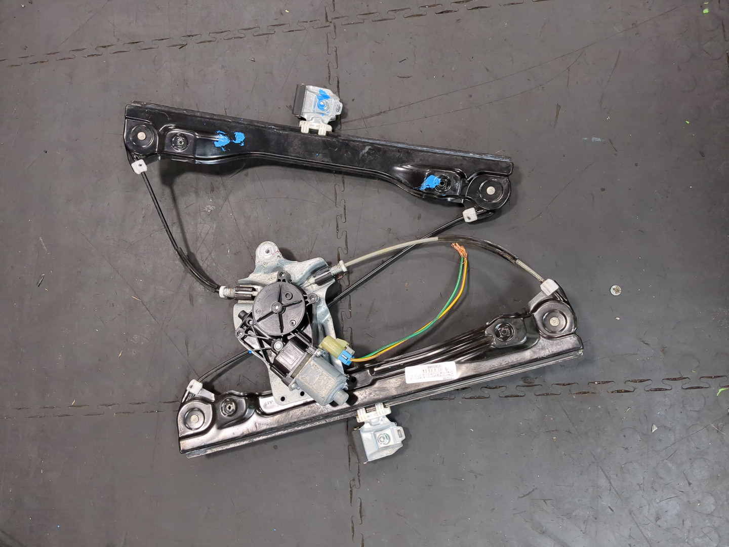 Стеклоподъемник электр. передний правый