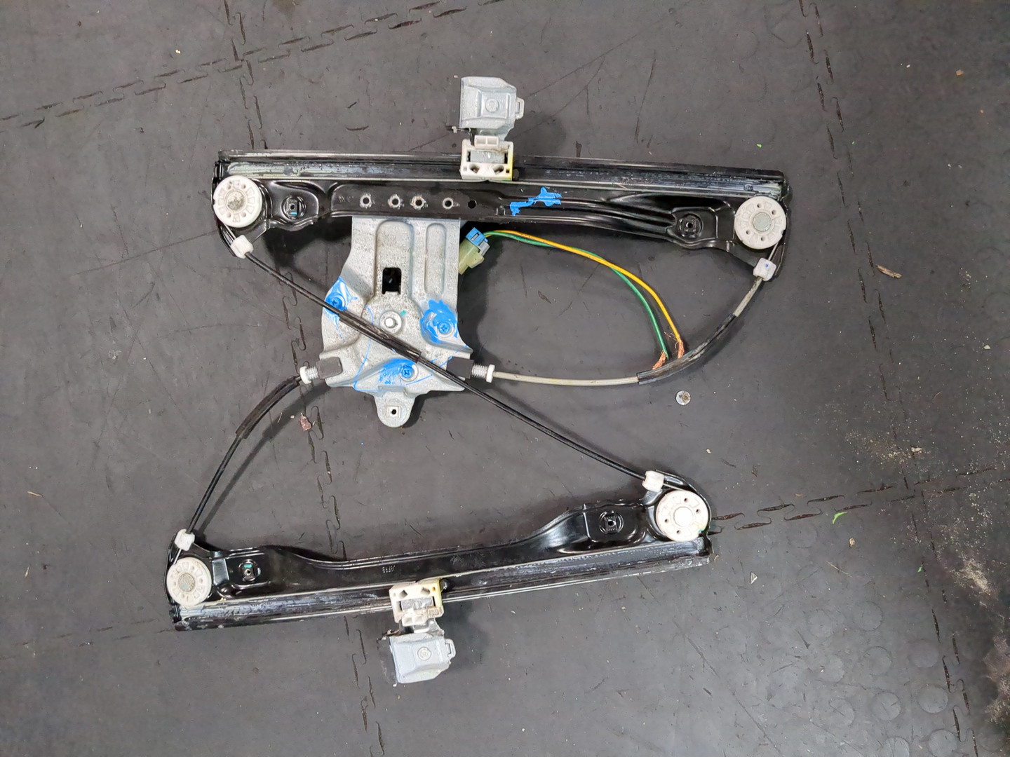 Стеклоподъемник электр. передний правый