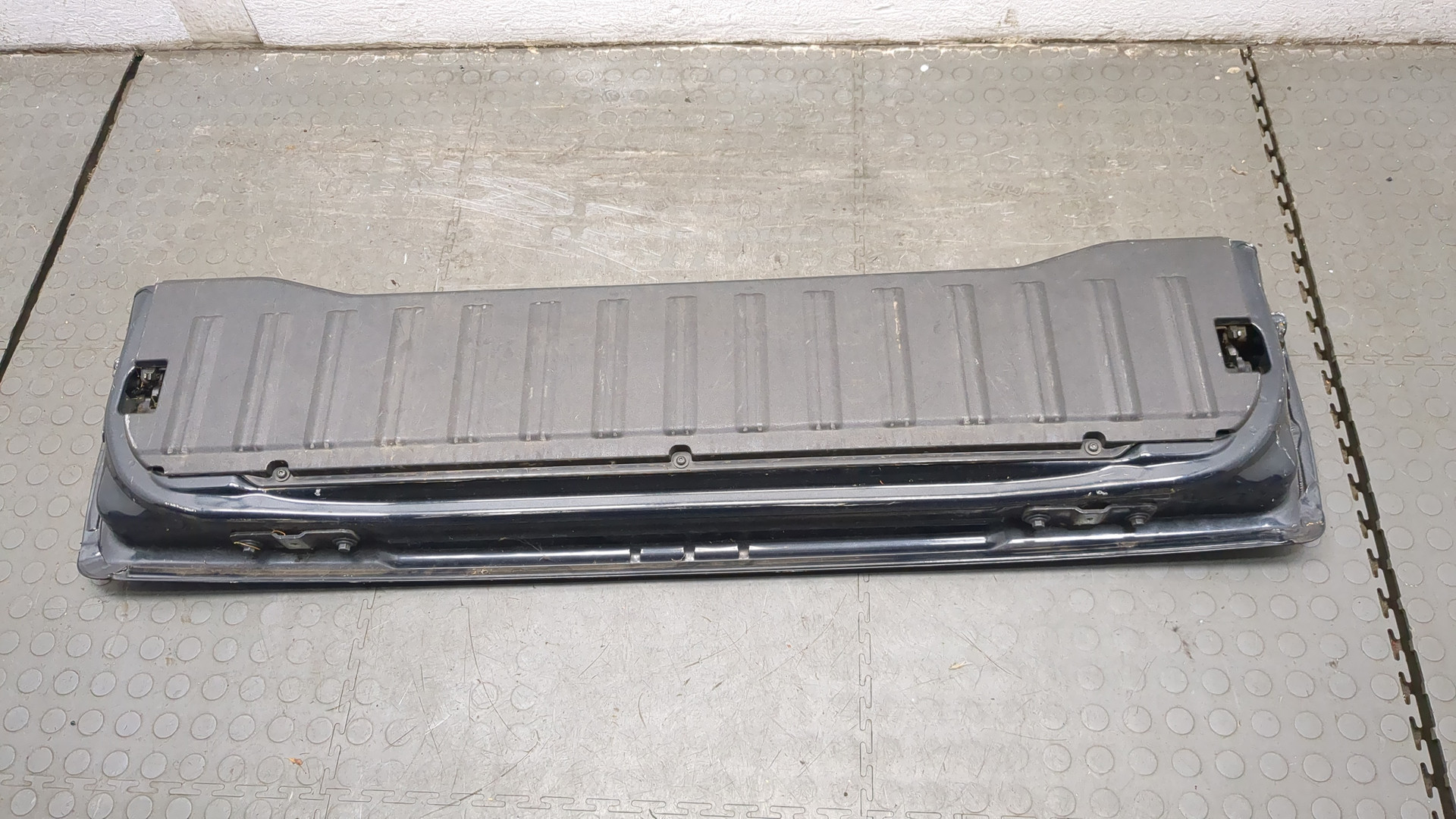 Дверь багажника нижняя (борт)