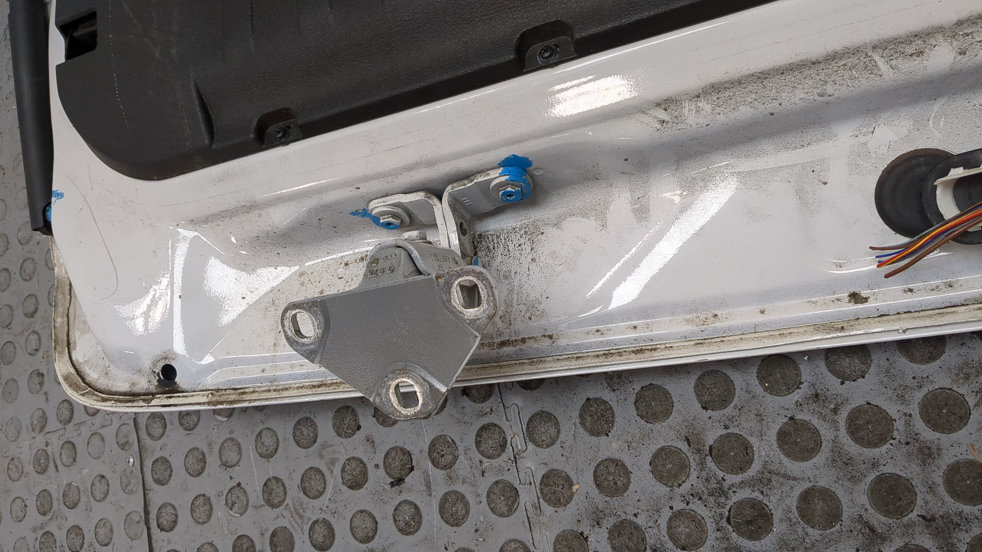 Дверь багажника нижняя (борт)