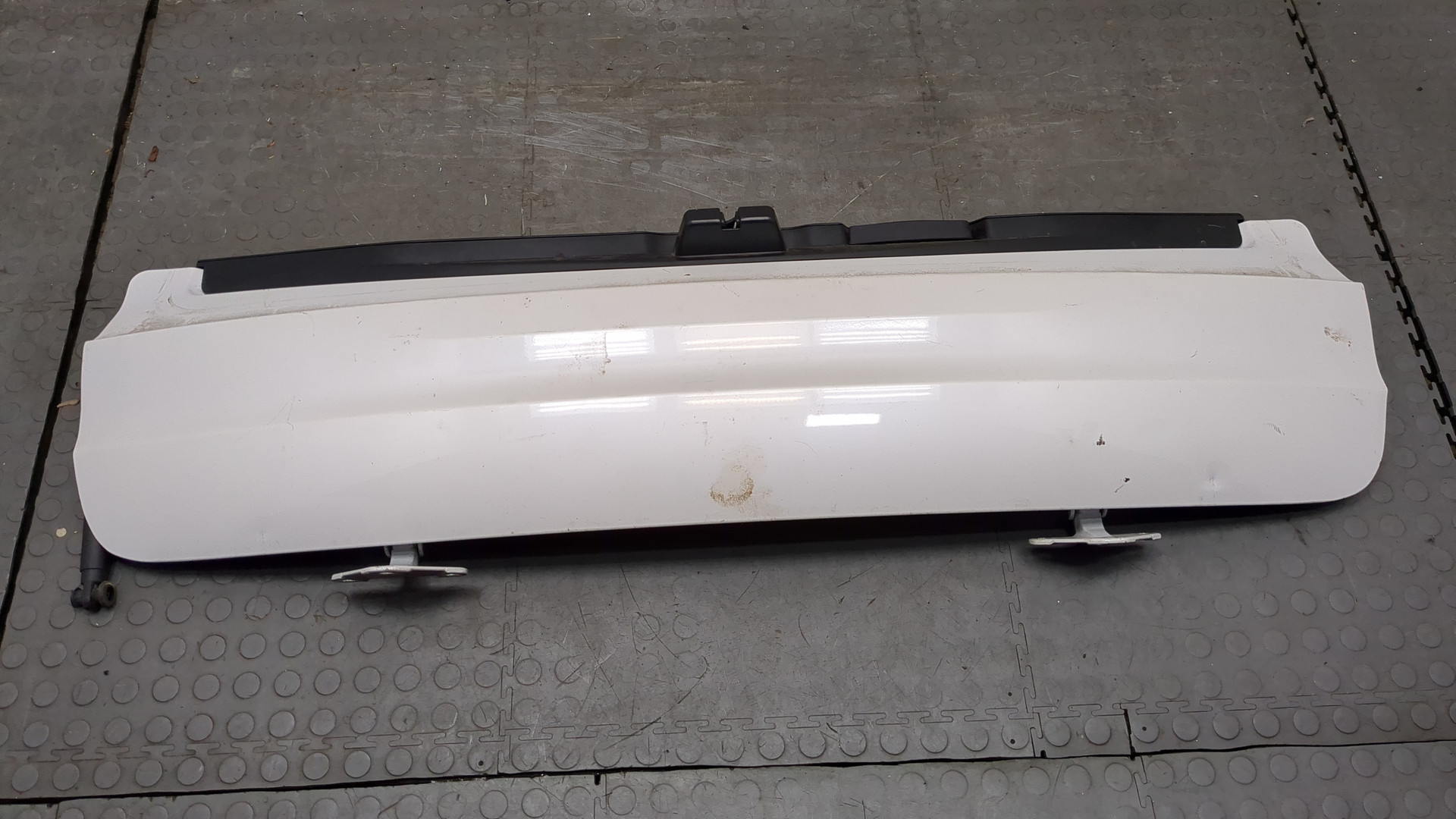 Дверь багажника нижняя (борт)